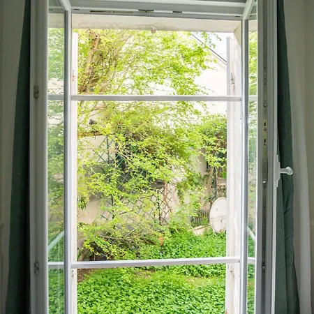 Cosy And Calm With A Terrace In Montmartre
