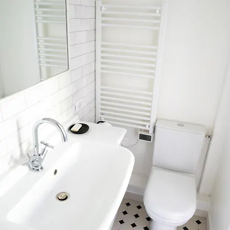 Cosy With A Terrasse In A Calm Area Homestay Paris